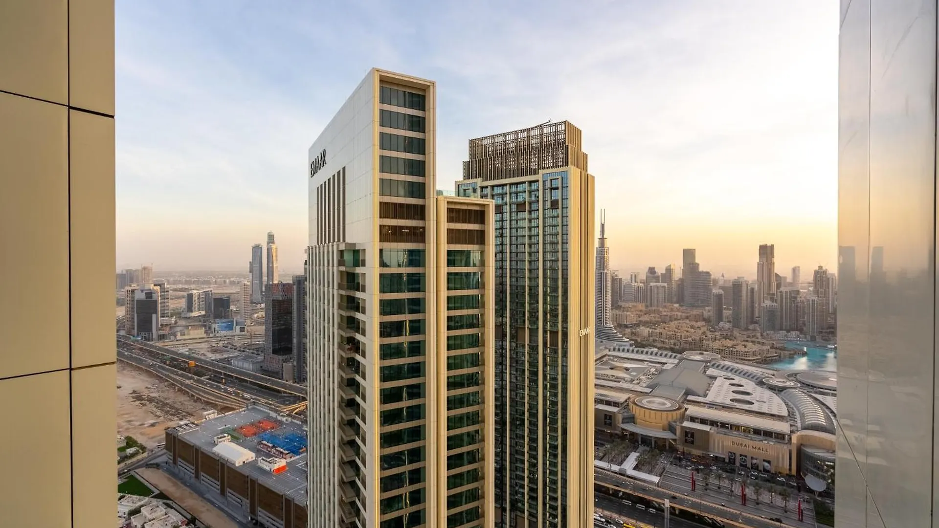 Apartment Super Luxury Elevated 2 Bedroom Full Burj Khalifa View Dubai